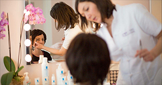 L’Oréal Corporate Foundation, beauty treatment by a beautician on a woman with cancer at the Maison Rose in Bordeaux.